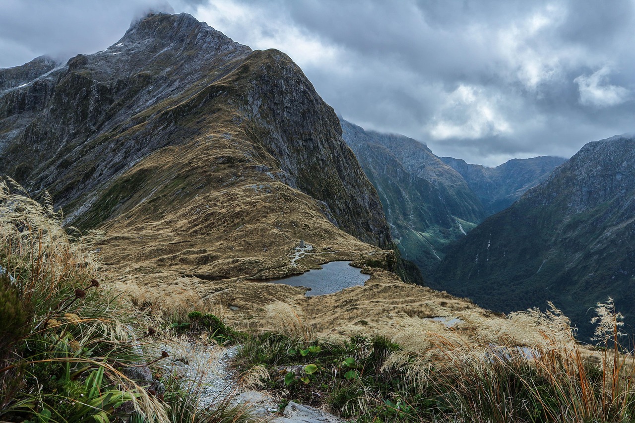 Mountains, rocks, trail — Red vs Green: Which One Wins More in TC Lottery?